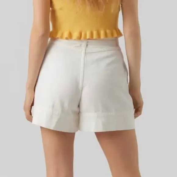 VERO MODA Loose fit Pleat Front Evelyn Tie Belt White Shorts Women XS - Picture 4 of 7